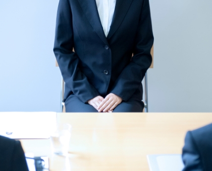 スーツを着た女性の画像